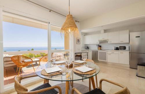 Modern beachside Penthouse with amazing sea views in Costabella, Marbella - Photo 3