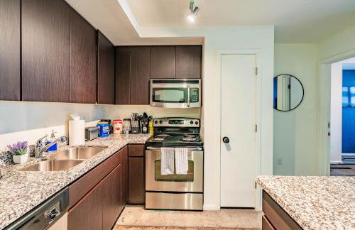 Relaxing 2BD - Central Downtown - Gym, Pool, Parking - Foto 26