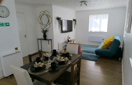 4 beds spacious Apartment, with Parking & WIFI, CHAFFORD HUNDRED, near station & shopping, long stays! - Foto 5