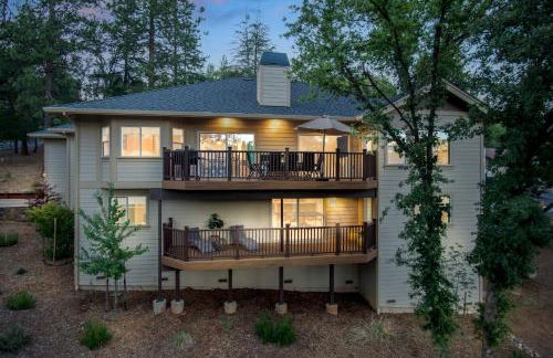 New Luxury 5BR Cabin in Pine Mountain Lake! 1 Minute to Beach! Massage Chair! Close to Yosemite! Perfect for Retreats and Escapes All Seasons! - Foto 6