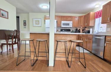 Lakefront Escape, Sunrise Views, Boat Slip & Community Dock Access - Foto 8