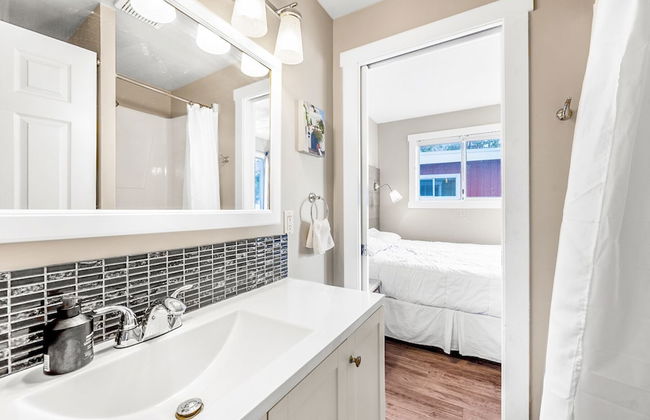 Secluded Cabin on Lake Okanagan - Photo 11