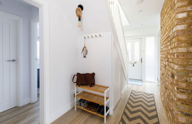 Coastal Retreat for 6 Close to Beaches - Photo 46