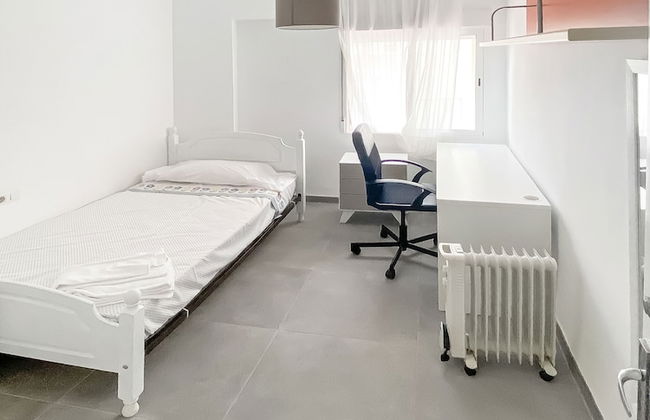 Elegant 4 beds train station upto 6 Pax - Foto 9