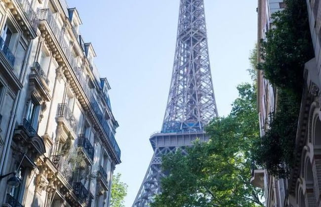 Miss Eiffel Tower - Photo 17