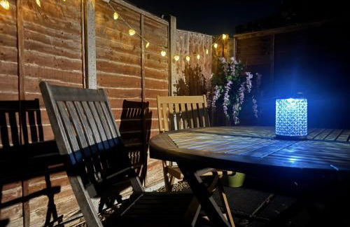 Stylish 3-Bedroom Home, Patio & High-Speed Wi-Fi - Foto 17