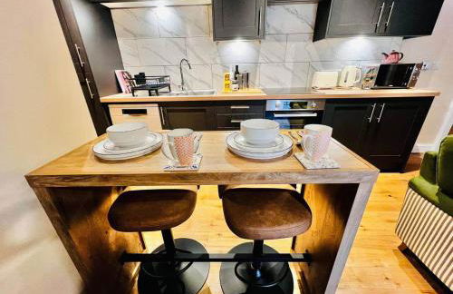 Elegant Hayfield Escape - Heart of Peak District - Photo 15