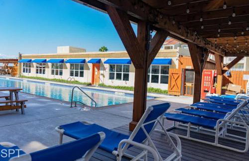 Luxe 1 Bedroom House with Pool - Gulfview II unit 410 - Photo 100