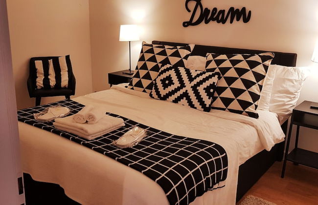 citycentre lake view apartment - Photo 4