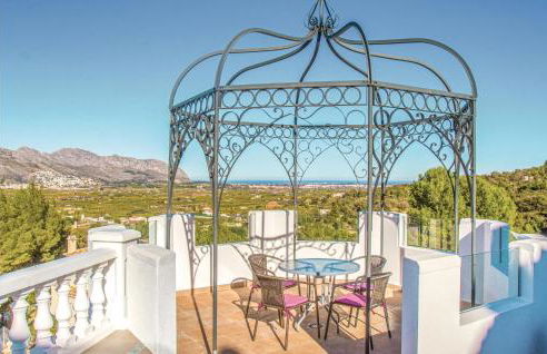 Three-Bedroom Apartment In Trullent - Photo 5