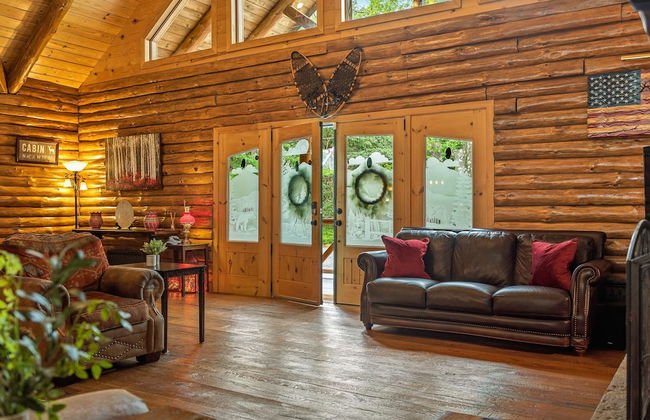 The Bigwood Cabin by Avantstay Hot Tub Firepit Pool Table Private Yard - Photo 8