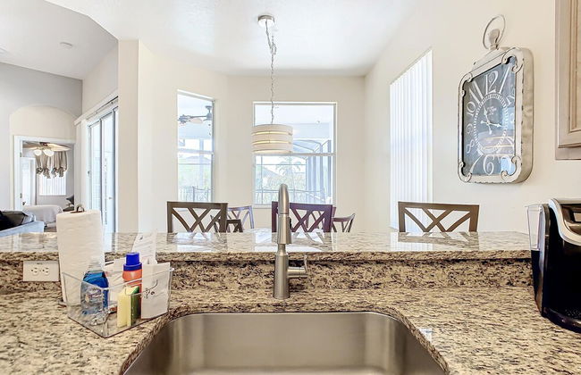 Elegant 5BR Home w Private Pool Spa Near Disney - Foto 16