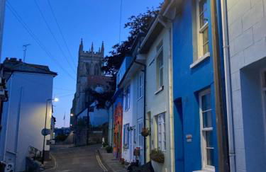 "FISHERMAN'S" Seconds from the Harbour & town centre with unlimited free parking nearby - Photo 2