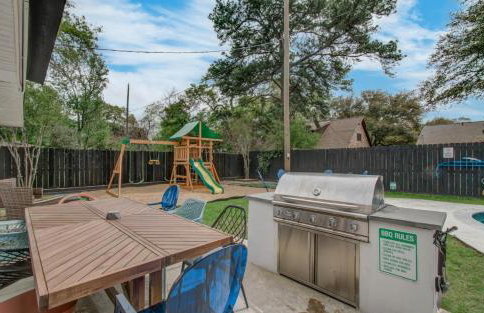 Spring Branch Paradise 4-BD Backyard Pool Oasis - Foto 35