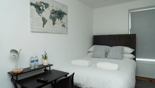 4 Bed Failsworth Home - 3 Bathrooms - Free Parking - Ideal For Contractors & Families - FREE 1 HR EARLY CHECK-IN OR 1 HR LATE CHECK-OUT FOR 2 NIGHT STAY BOOKINGS UNTIL THE END OF MAY - Foto 2