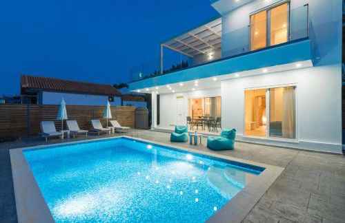 Maridenia Villa - Family Escape with Private Pool, by ZanteWize - Foto 8