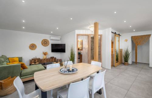 Antonakis Villa Secret Pool & Hot Tub Hideaway - Photo 29