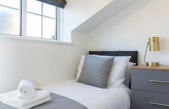 Gloucester-Beautiful 4 Bedroom Cottage-Sleeps 8-Free Parking-Fast Wi-Fi-Work or Leisure - Foto 33