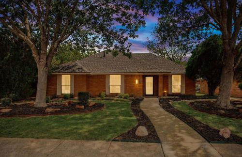 Allen Abode - 4 Bedrm Pool Fire Pit Charm - Photo 40