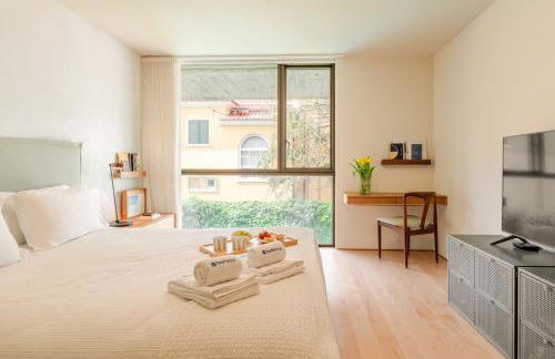 Grand Villa w/ Pool, Garden & Garage by HostWise - Foto 22