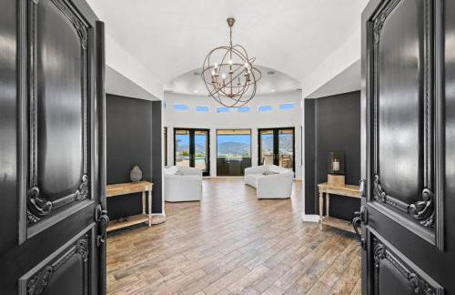 Private Gated 6BR Luxury Estate, Gym, Lake View - Foto 5