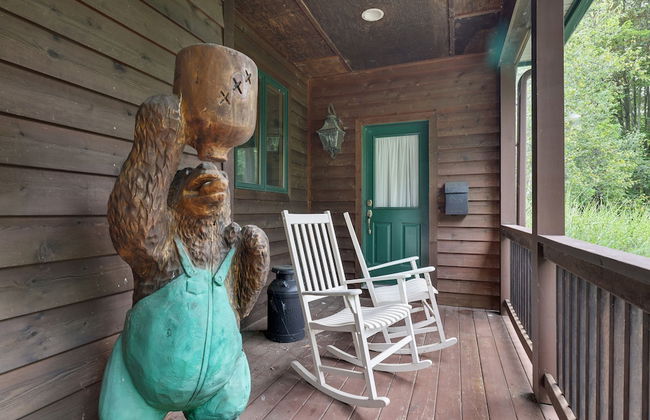 Elk Hollow by Avantstay Lakefront Chalet w Game Room Fire Pit - Photo 52