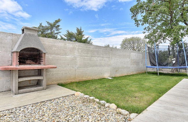 Modern Villa With Private Hydromassage Pool - Photo 24