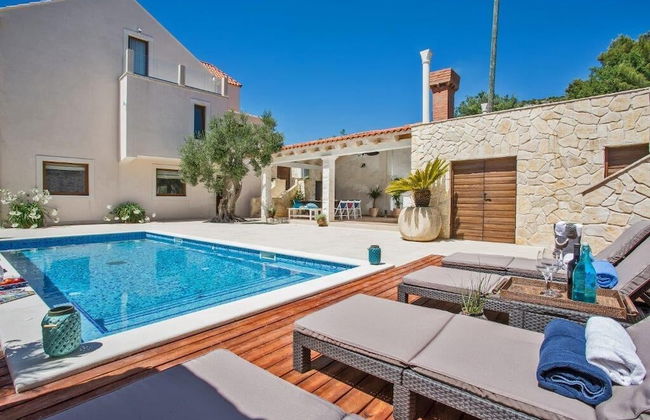 Luxury Villa Dolce Vita with Pool - Photo 27