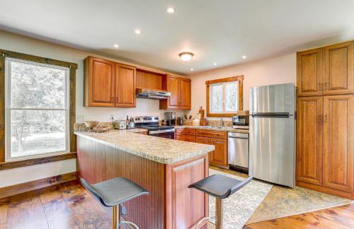 Walk to River Couples Retreat in Kintnersville! - Foto 2