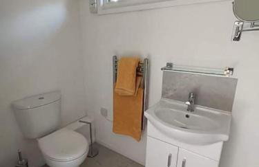 Private Lodge close to beaches and Goodwood - Photo 5