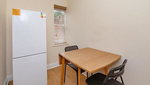 Spacious 3 bed flat in Colchester - Free parking - Foto 3