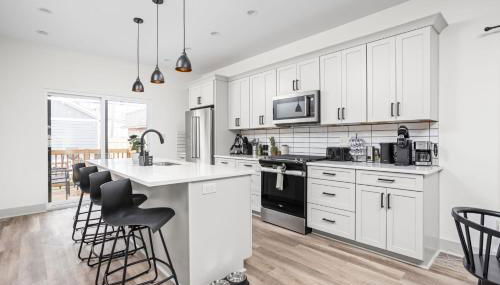 Hot Tub - Gym - Pizza Oven - PS5 - Ping Pong - 2MIN from DT - Foto 3