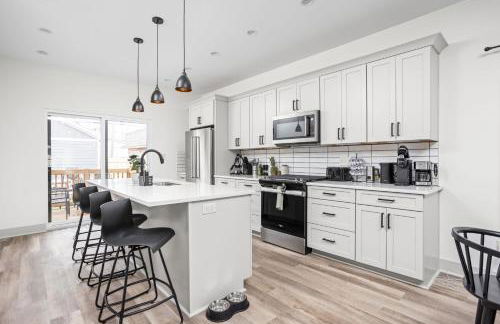 Hot Tub - Gym - Pizza Oven - PS5 - Ping Pong - 2MIN from DT - Foto 3