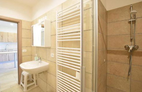 Gorgeous Apartment In Lamon With Wifi - Foto 14