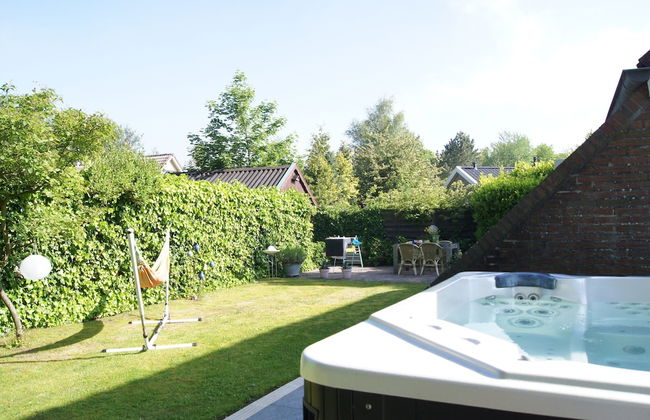 Cozy Holiday Home with Hot Tub in Lauwersoog by Lake - Foto 32