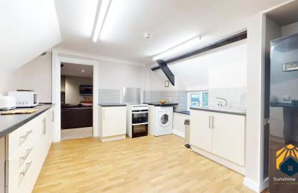 4 Bed Apartment- With Cosy Pub - Food/Drink 10%off - Photo 18