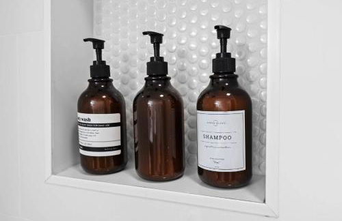 Charming 2nd-Floor Flat 3BR 2BA Free Parking - Foto 38