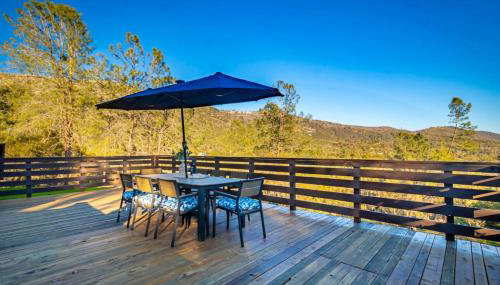 Sierra Vista by Willowbend Creek and waterfalls, Sleeps 16, with Hot tub, Play Yard, Arcade - Foto 2