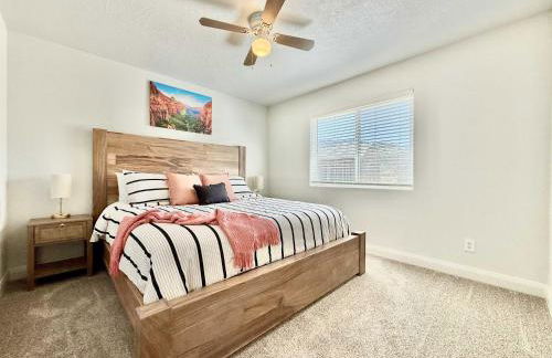 Updated townhouse just minutes from Zion with hot tub - Foto 3