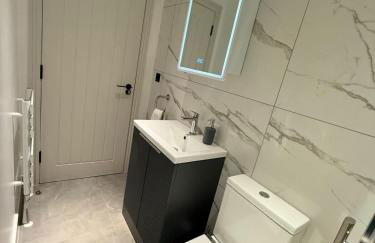 Super Modern Ground floor Flat near City centre - Foto 17