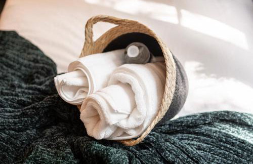 Stylish 5Bedroom Getaway in Quiet Mildenhall Area - Photo 45