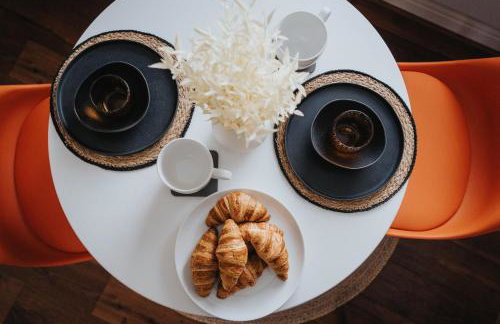 Cozy Waterfront Apartment - Free Parking & Wi-Fi - Photo 28