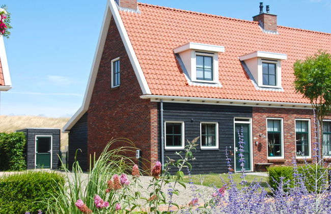 5 bedroom House in Colijnsplaat with garden and terrace - Photo 1