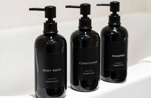 Chic 2BR • King Beds • Huge Patio • 95 Walk Score! - Foto 14