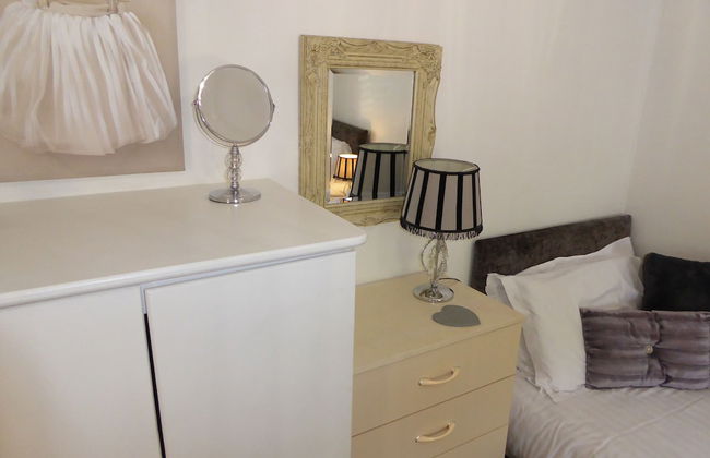 Falstaff Cottage - Photo 2