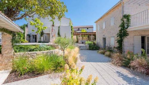 Villa Charlotte for 14 persons with 73m2 Pool in Central Istria - Daily Housekeeping & Breakfast Service - Foto 2