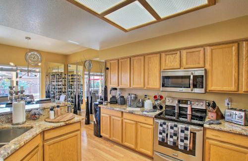 Luxury Glendale Getaway with Private Hot Tub and Patio - Foto 11