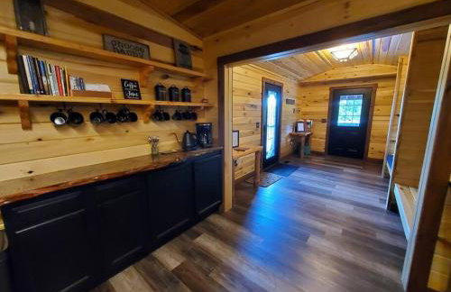 Luxury Cabin w/ Game Room & Hot Tub at Cave Run Lake - Foto 6