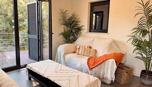 Riverfront House with Private Deck & Nature Views - Foto 3