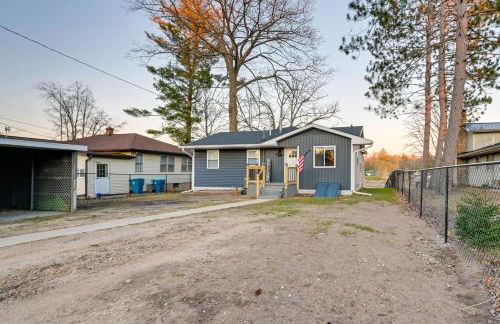 Riverfront Michigan Cottage with Fire Pit and Kayaks! - Foto 25